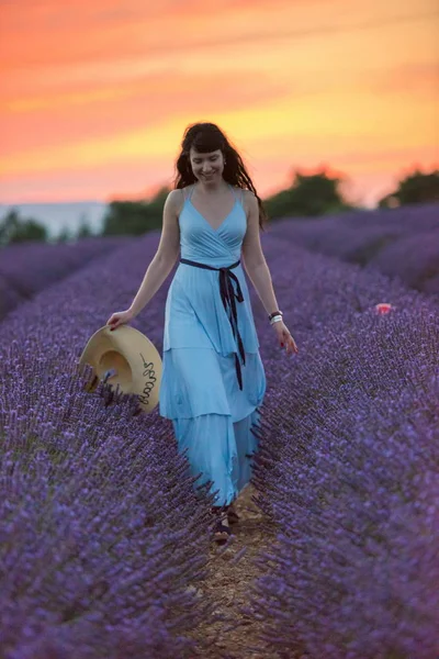 Portrét Ženy Polí Levandule Květ Době Západu Slunce Noční — Stock fotografie