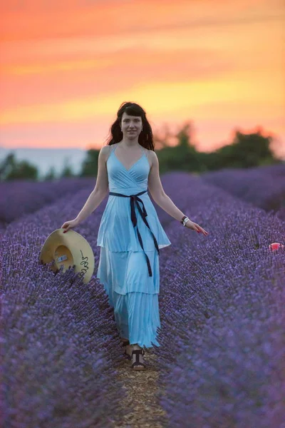 Portret Van Vrouw Lavendel Bloem Fiel Zonsondergang Nacht Tijdig — Stockfoto
