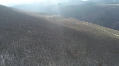 köy yolunda havadan görünümü üzerinde erken kış