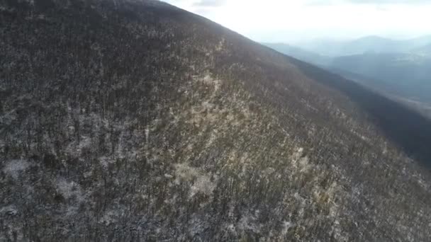 Köy Yolunda Havadan Görünümü Üzerinde Erken Kış — Stok video