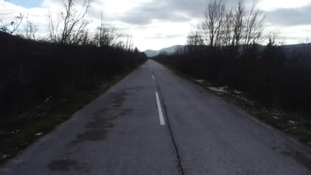 Letecký Pohled Venkovské Silnici Začátku Zimy — Stock video