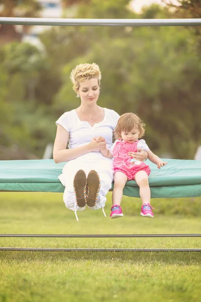 Beautiful Young Mother Her Happy Little Daughter Enjoying Free Time — Stock Photo, Image