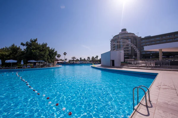 Beautiful Tropical Swimming Pool Hotel Resort Travel Vacation — Stock Photo, Image