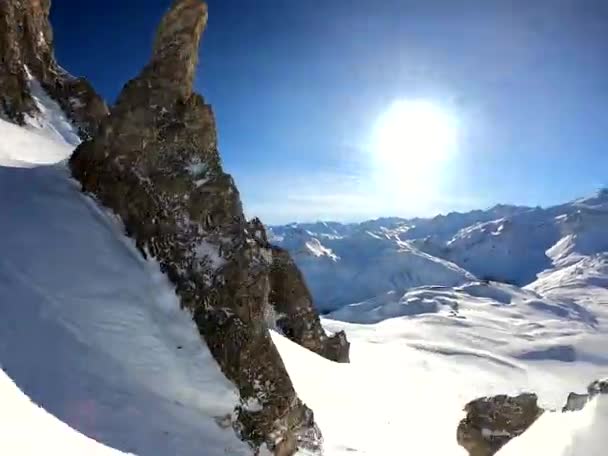 Síelés Friss Alpok Napos Gopro Mellkasi Mount Téli Freeride — Stock videók