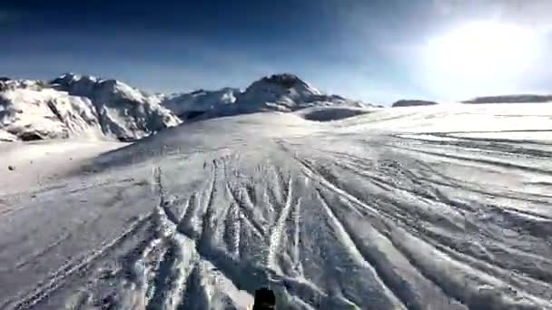 Inverno Freeride Esqui Neve Fresca Alpes Dia Ensolarado Gopro Peito — Vídeo de Stock