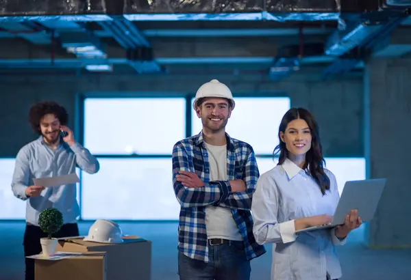 Equipo Joven Gente Negocios Grupo Arquitecto Ingeniero Sitio Construcción Comprobando — Foto de Stock