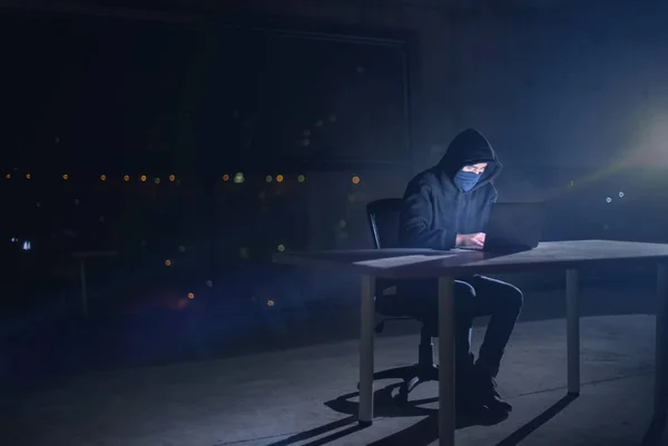 Young Talented Hacker Using Laptop Computer While Working Dark Office — Stock Photo, Image