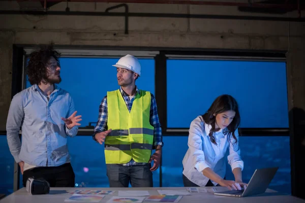 Equipo Joven Gente Negocios Grupo Arquitecto Ingeniero Sitio Construcción Comprobando — Foto de Stock