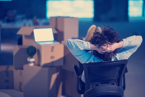 Jungunternehmer Auf Der Baustelle Macht Pause Während Neuen Startup Büro — Stockfoto