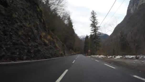 Condução Carro Inverno Campo Montanha Alpes Gelo Curvilíneo Coberto Estrada — Vídeo de Stock