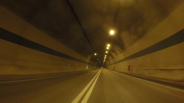 Condução Carro Inverno Campo Montanha Alpes Gelo Curvilíneo Coberto Estrada — Vídeo de Stock