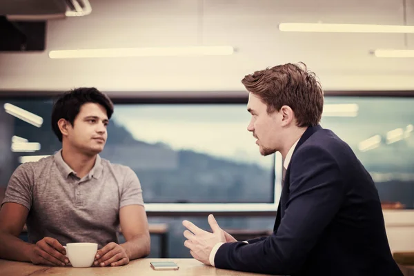 Retrato Dos Jóvenes Empresarios Exitosos Empresario Startup Office — Foto de Stock