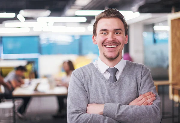 Retrato Empreendedor Empresário Bem Sucedido Escritório Startup Ocupado — Fotografia de Stock