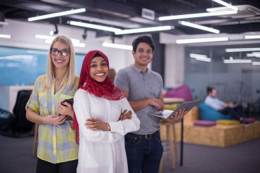 Çok ırklı başarılı iş adamlarının portresi