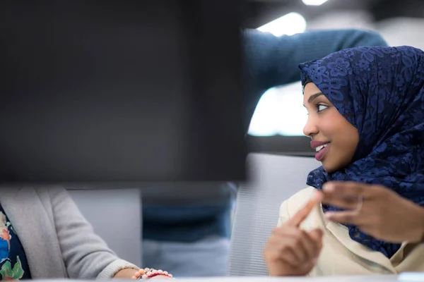 Black muslim female software developer at work — Stock Photo, Image