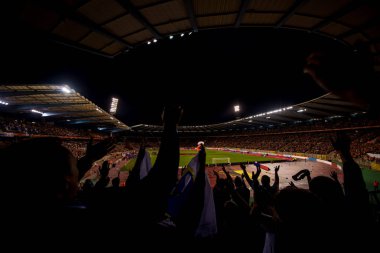 Futbol hayranları onların favori spor takımı desteklemek