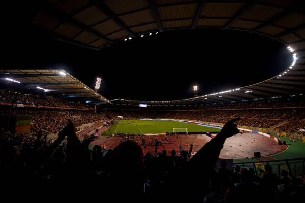 Soccer fans support their favorite sports team — Stock Photo, Image