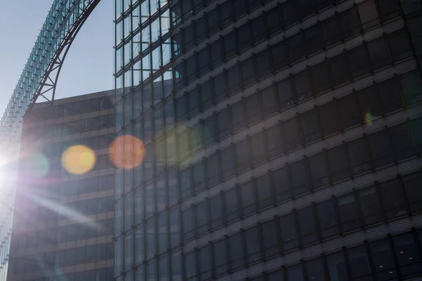 Edificio de oficinas de vidrio en Bruselas — Foto de Stock