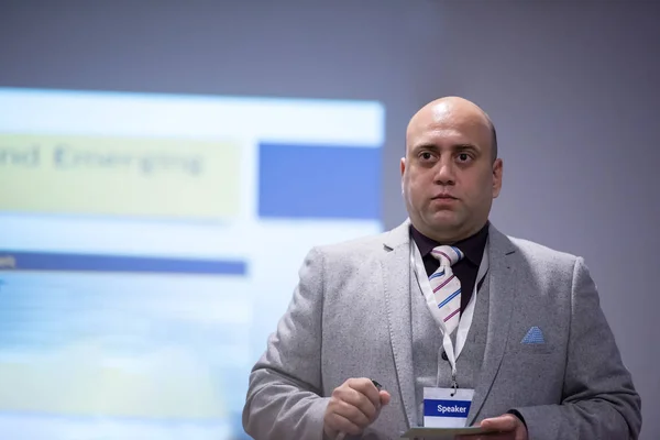 Successful businessman giving presentations at conference room — Stock Photo, Image