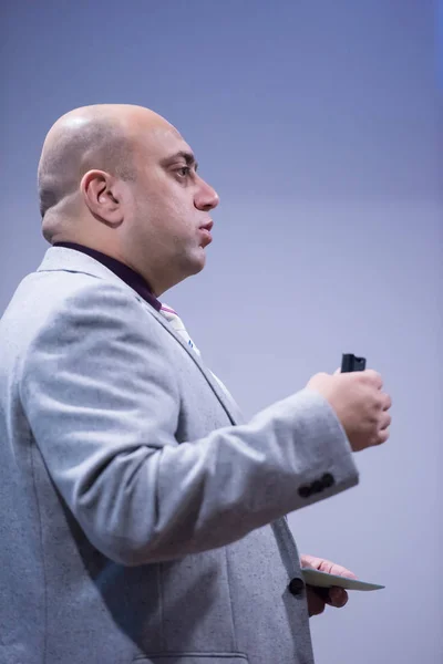 Successful businessman giving presentations at conference room — Stock Photo, Image