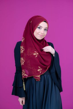 modern elbise hijab ile muslum kadın