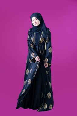 modern elbise hijab ile muslum kadın
