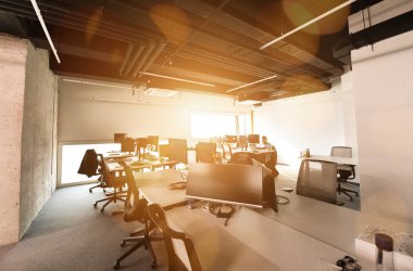 Ofiste çalışan yazılım geliştiricileri