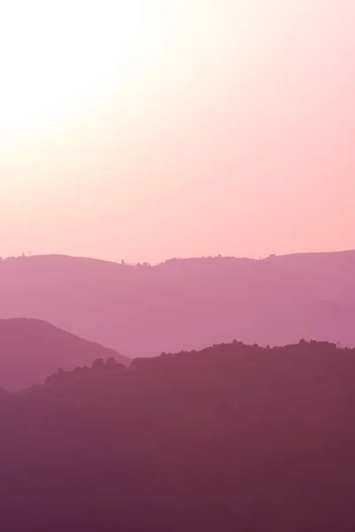 Ультрафіолетовий фіолетовий літній пейзаж — стокове фото