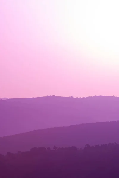 Paisagem de verão roxo ultra violeta — Fotografia de Stock