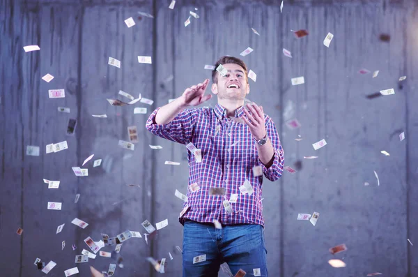 Empresário fazendo a chuva de dinheiro — Fotografia de Stock