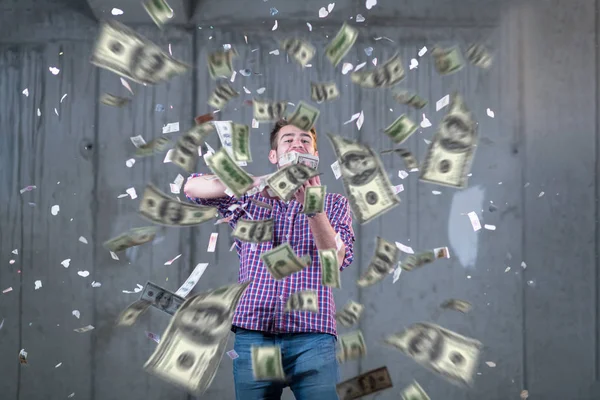 Empresário fazendo a chuva de dinheiro — Fotografia de Stock