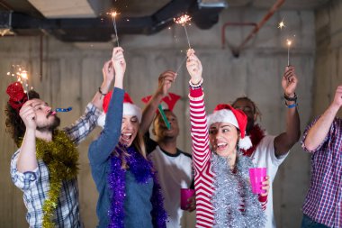 ışıltı ile dans gündelik iş adamları çok ırklı grup