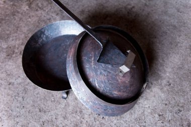 Bir demirci dükkanı