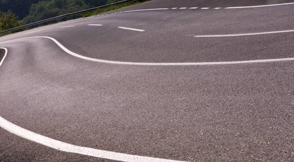 美しい田園地帯のアスファルト道路 — ストック写真