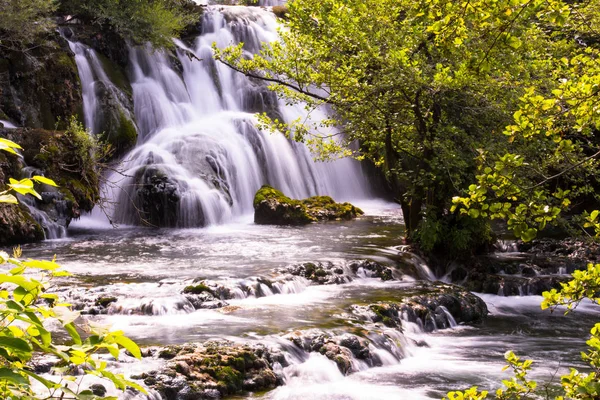 Bela cachoeira — Fotografia de Stock