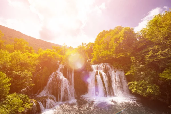 Bela cachoeira — Fotografia de Stock