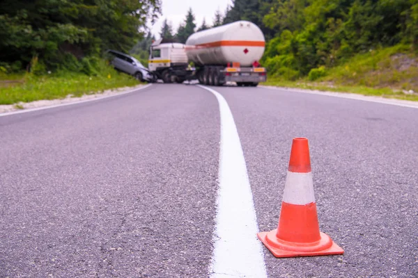 Accidente de accidente de camión y coche — Foto de Stock