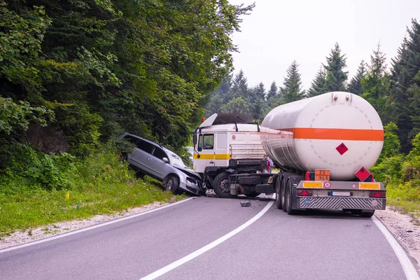 Incidente di camion e auto — Foto Stock