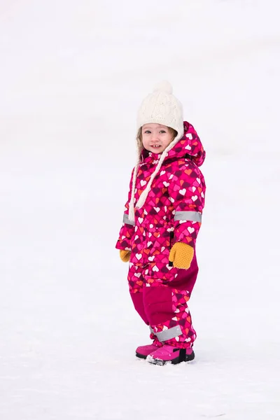 Little girl having fun at snowy winter day — Stock Photo, Image
