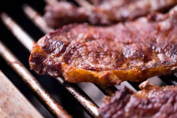 バーベキューでおいしい焼き肉 — ストック写真