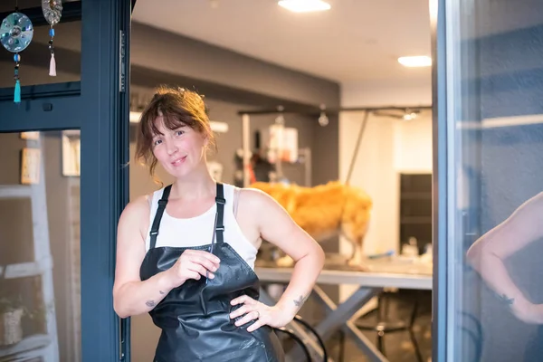 Retrato de peluquero profesional mujer hipster —  Fotos de Stock