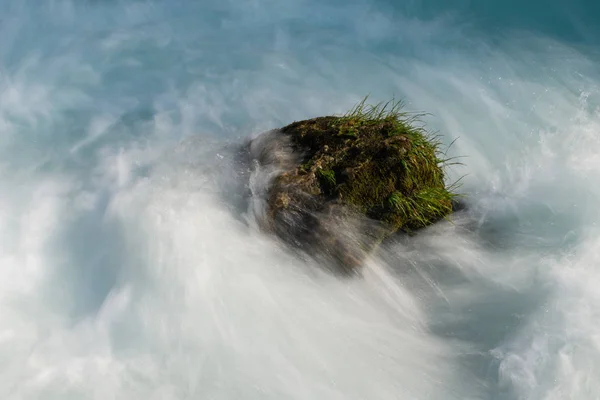 Single stone in wild river — Stock Photo, Image