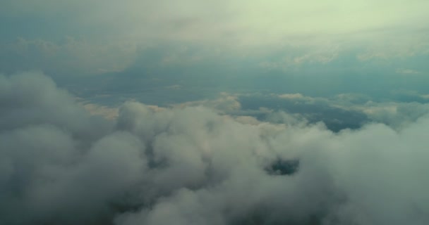 Mosca Aérea Por Encima Las Nubes Con Cielo Azul Backgroubnd — Vídeos de Stock