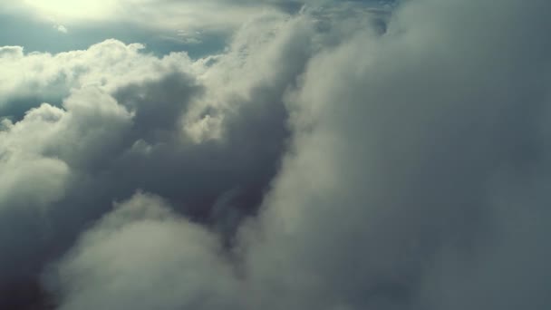 Mosca Aérea Acima Das Nuvens Com Céu Azul Backgroubnd Dia — Vídeo de Stock