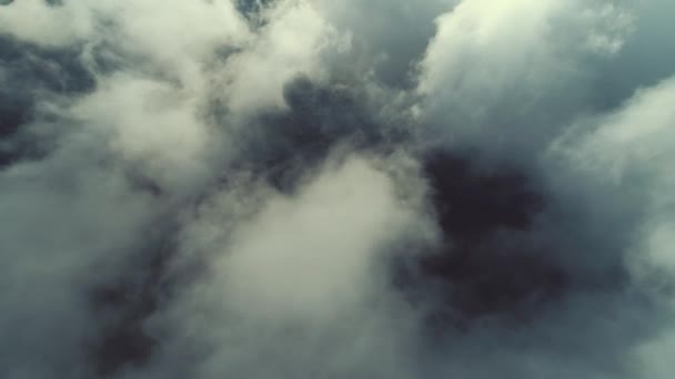 Воздушная Муха Над Облаками Голубым Небом Заднем Плане Прекрасный Солнечный — стоковое видео