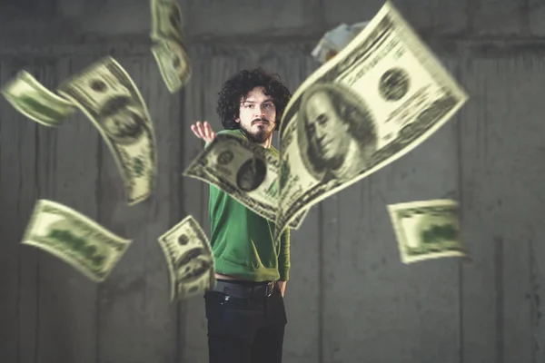 Hombre de negocios haciendo la lluvia de dinero —  Fotos de Stock