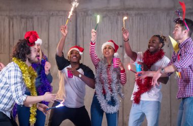 ışıltı ile dans gündelik iş adamları çok ırklı grup