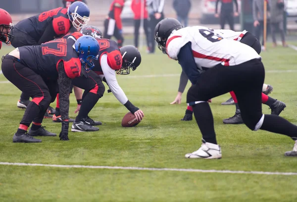 Professional american football players ready to start — Stock Photo, Image