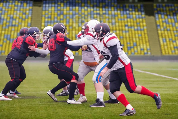 Träningsmatch för professionella amerikanska fotbollsspelare — Stockfoto