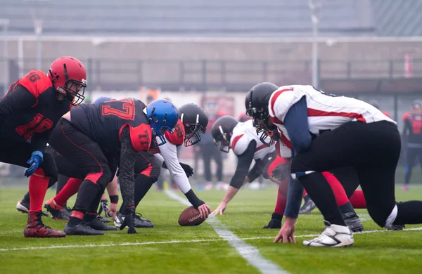 Professional american football players ready to start — Stock Photo, Image